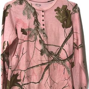 Women’s Realtree pink camo shirt sz large, 12/14.  Excellent like new condition